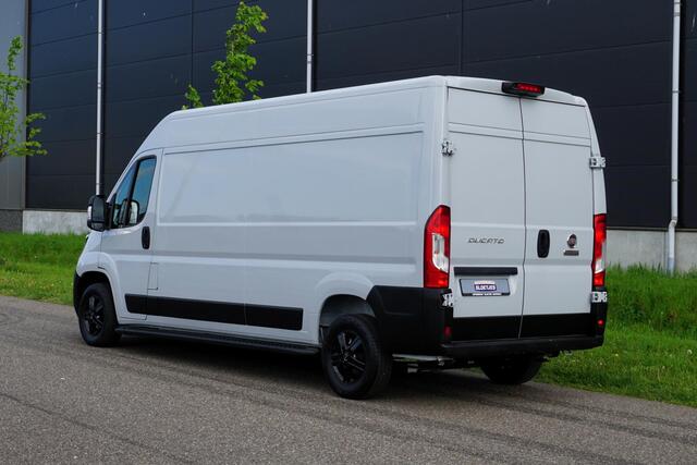 Fiat DUCATO 35 2.2 MultiJet L3H2 180 pk |Nieuwstaat |Grijs |3500 KG |Digitaal dashboard |Groot scherm |Navi |Cruise |Climate |Achteruitrijcamera |Parkeersensoren