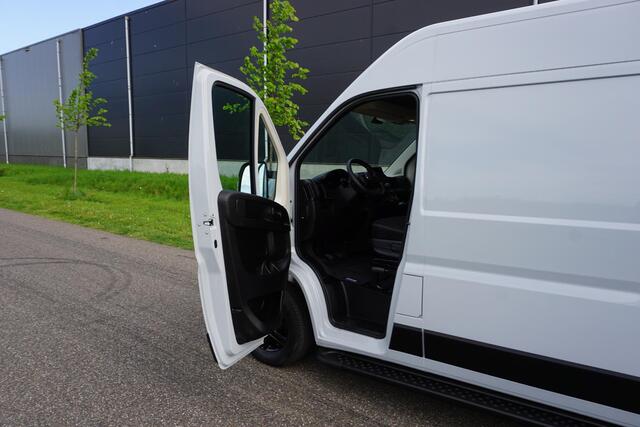 Fiat DUCATO 35 2.2 MultiJet L3H2 180 pk |Nieuwstaat |Grijs |3500 KG |Digitaal dashboard |Groot scherm |Navi |Cruise |Climate |Achteruitrijcamera |Parkeersensoren