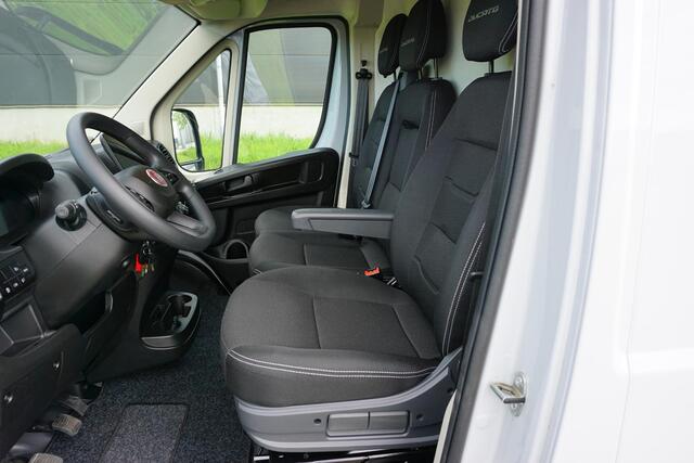Fiat DUCATO 35 2.2 MultiJet L3H2 180 pk |Nieuwstaat |Grijs |3500 KG |Digitaal dashboard |Groot scherm |Navi |Cruise |Climate |Achteruitrijcamera |Parkeersensoren