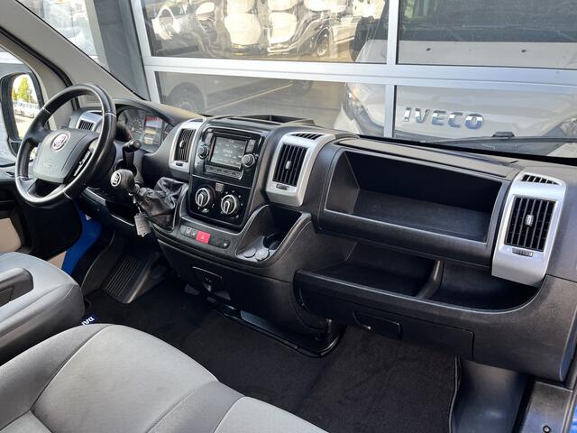 Fiat DUCATO 35H 2.3 MultiJet L3 Airco Trekhaak 3000kg trekgewicht Stuurwielbediening Telefoonverbinding open laadbak Pick-up 3-Persoons p-up Bakwagen Euro 6 Bpm vrij voor particulier gebruik! 1e eigenaar