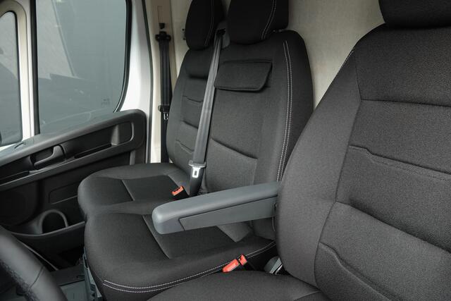 Fiat DUCATO L2H2 2.2 MultiJet 140Pk Aut. | 35 | Stoel-Bank | Achteruitrijcamera | Webasto standkachel | Laadruimtebetimmering | Trekhaak