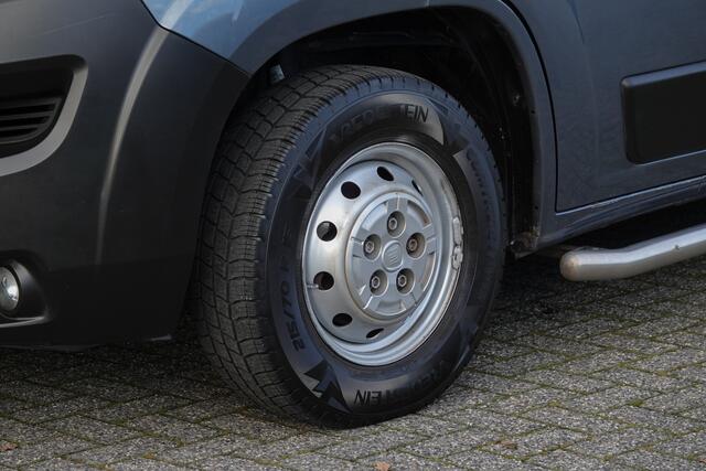 Fiat DUCATO L3H2 2.3 MultiJet 131Pk | 33 | Stoel-Bank | Achteruitrijcamera | Trekhaak | Sidebars | Slate Grey