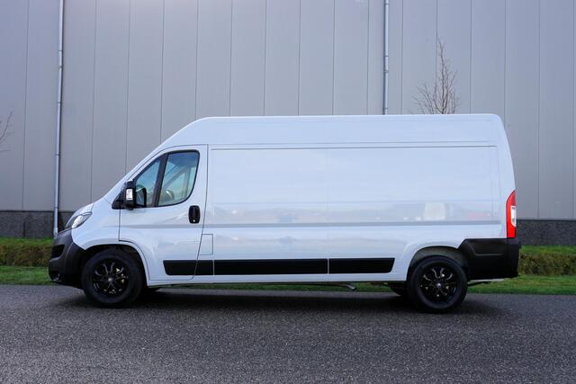 Fiat DUCATO 35H 2.2 MultiJet L3H2 in Topstaat |180 pk |Automaat |Expeditie Grijs |Camera |Cruise |Navi |Nieuwe model |Trekhaak |Digitaal dashboard |Carplay |3500 KG |1e eigenaar
