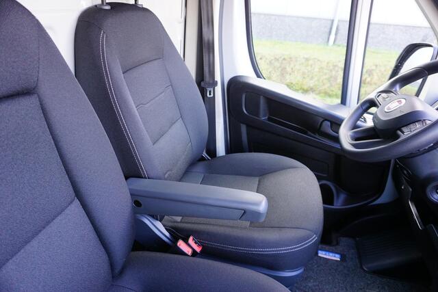 Fiat DUCATO 35H 2.2 MultiJet L3H2 in Topstaat |180 pk |Automaat |Expeditie Grijs |Camera |Cruise |Navi |Nieuwe model |Trekhaak |Digitaal dashboard |Carplay |3500 KG |1e eigenaar