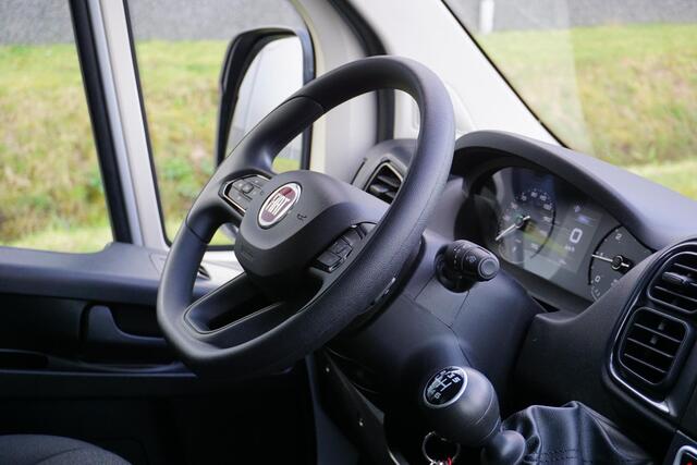 Fiat DUCATO 35H 2.2 MultiJet L4H2 180 pk |in topstaat |1e eigenaar |Grijs |Cruise |Climate control |Carplay |Trekhaak |Parkeersensoren |3500 KG |Mooie camperbasis