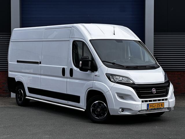 Fiat DUCATO 33 2.3 MultiJet L3H2/ 3-Zitplaatsen voor/ Zij-Schuifdeur rechts/ Trekhaak/ Camera/ 15'' LMV/ Navi/ Clima/ Cruise/ Elek. pakket/ Bluetooth/ Multi. LEDER. Stuur/ Mistl./ LED Dagrijverl.