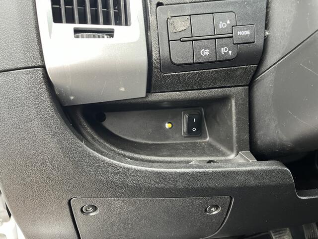 Fiat DUCATO 35H 2.3 MultiJet L2H1 DC Airco Trekhaak 3000kg trekgewicht Stuurwielbediening Gereedschapskist Telefoonverbinding open laadbak Pick-up 7-Persoons p-up Bakwagen Euro 6