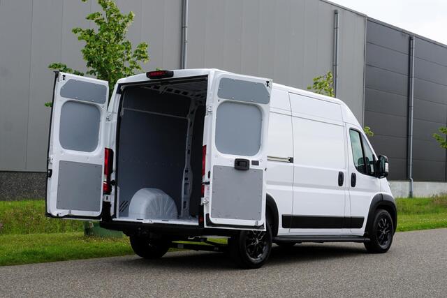 Fiat DUCATO 2.2 MultiJet 180 L2H2 3.5t Automaat |Adaptive Cruise |Camera en digitale binnenspiegel |Standkachel |2 stoelen |2 airbags |Trekhaak |Stoelverwarming |Parkeersensoren voor en achter