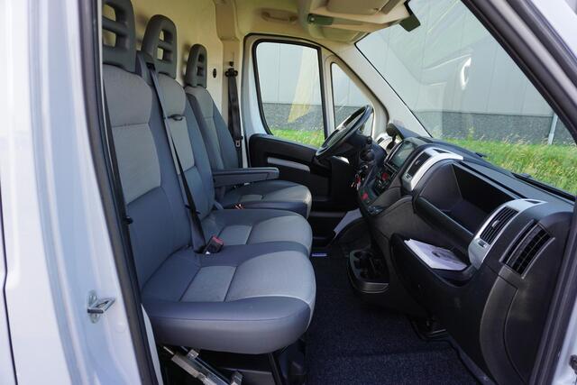 Fiat DUCATO 35H 2.3 MultiJet L3H2 in Topstaat |Grijs |160 pk |Volautomatische versnellingsbak |Camera |Cruise |Navi |Trekhaak |Climate control |1e eigenaar |3500 KG
