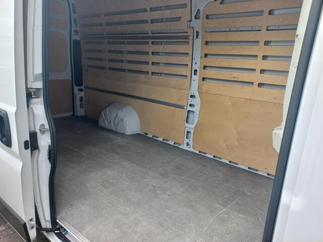Fiat DUCATO 35 2.3 MultiJet L4H3 | Camera | Parkeersensoren | Trekhaak | Houten vloer in laadruimte