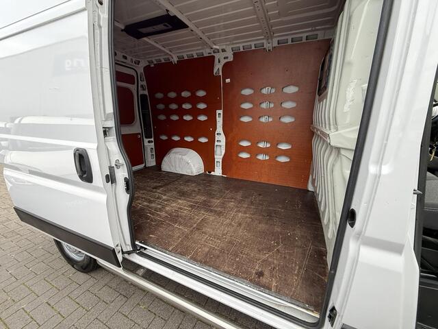 Fiat DUCATO 33 2.3 MultiJet L2H2 AUTOMAAT EURO-6 CAMERA NAVI
