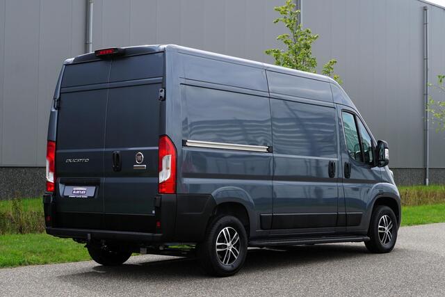 Fiat DUCATO 35 2.2 MultiJet L2H2 in Nieuwstaat |Trekhaak |Camera |Dode-hoek sensoren |Cruise |Carplay |Android auto |3500 KG |1e eigenaar |Climate control |EURO6 |140 pk |Mooie camperbasis