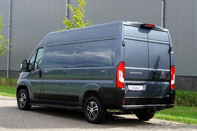 Fiat DUCATO 35 2.2 MultiJet L2H2 in Nieuwstaat |Trekhaak |Camera |Dode-hoek sensoren |Cruise |Carplay |Android auto |3500 KG |1e eigenaar |Climate control |EURO6 |140 pk |Mooie camperbasis