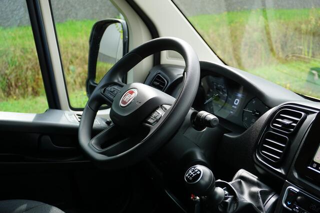 Fiat DUCATO 35 2.2 MultiJet L2H2 in Nieuwstaat |Trekhaak |Camera |Dode-hoek sensoren |Cruise |Carplay |Android auto |3500 KG |1e eigenaar |Climate control |EURO6 |140 pk |Mooie camperbasis