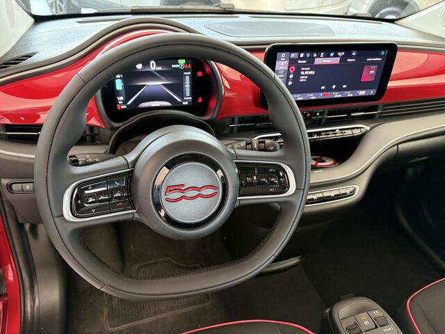 Fiat E-500 24 kWh RED Achteruitrijcamera - Airco - Navigatie - Parkeersensoren achter - Apple carplay - Bluetooth - Cruise control - Keyless start - Led verlichting - Stuur multifunctioneel - Rijstrooksensor - Elektrische ramen