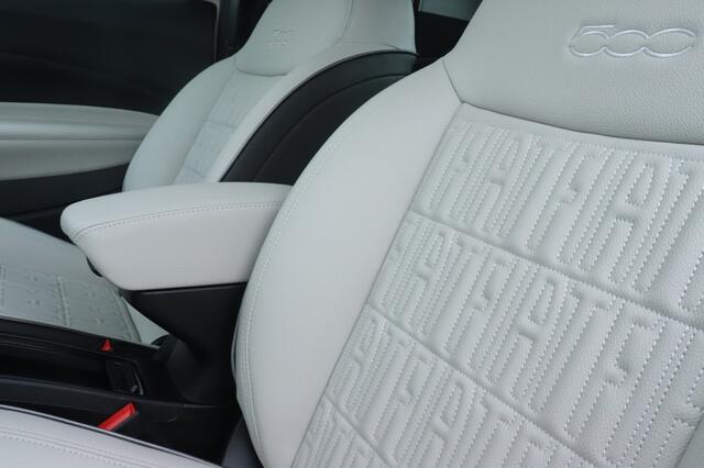 Fiat E-500 La Prima by Bocelli 42 kWh | Pano | JBL | Winter | Camera | 17"