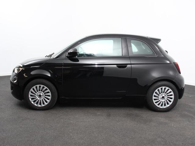 Fiat E-500 Urban 42 kWh Airco Climatronic 360 Camera Stoelverwarming Keyless Wireless CarPlay Dodehoek Assistant 85 kW Charger Actieradius 320km WLTP