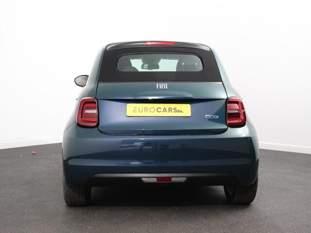 Fiat E-500 Berline 42 kWh Automaat Climate control Cruise control Achteruitrijcamera Led Navigatie Apple Carplay/ Android Auto Lichtmetalen velgen Stoelverwarming