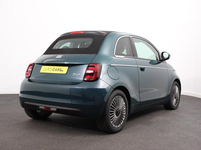 Fiat E-500 Berline 42 kWh Automaat Climate control Cruise control Achteruitrijcamera Led Navigatie Apple Carplay/ Android Auto Lichtmetalen velgen Stoelverwarming
