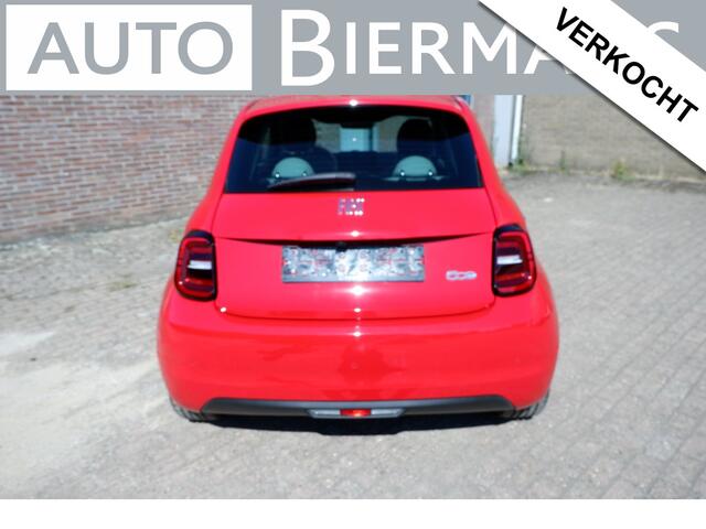 Fiat E-500 La Prima 42 kWh / INCL. 12 mnd BOVAG / JBL-Speakers / Camera