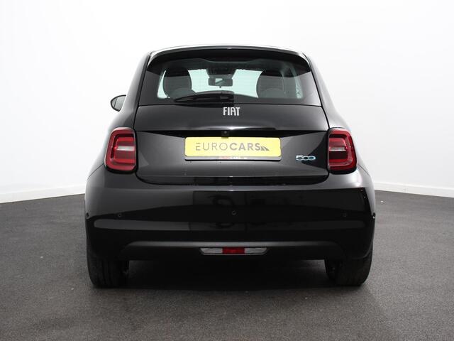 Fiat E-500 Berline 42 kWh Automaat Climate control Cruise control Achteruitrijcamera Led Navigatie Apple Carplay/ Android Auto Lichtmetalen velgen Stoelverwarming
