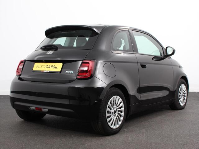 Fiat E-500 Berline 42 kWh Automaat Climate control Cruise control Achteruitrijcamera Led Navigatie Apple Carplay/ Android Auto Lichtmetalen velgen Stoelverwarming