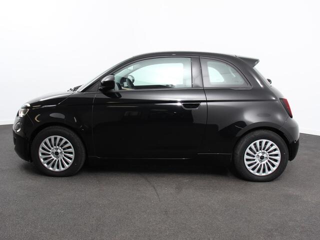 Fiat E-500 Berline 42 kWh Automaat Climate control Cruise control Achteruitrijcamera Led Navigatie Apple Carplay/ Android Auto Lichtmetalen velgen Stoelverwarming