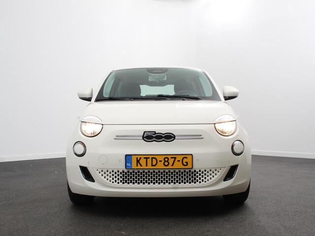 Fiat E-500 Berline 42 kWh Automaat Climate control Cruise control Achteruitrijcamera Led Navigatie Apple Carplay/ Android Auto