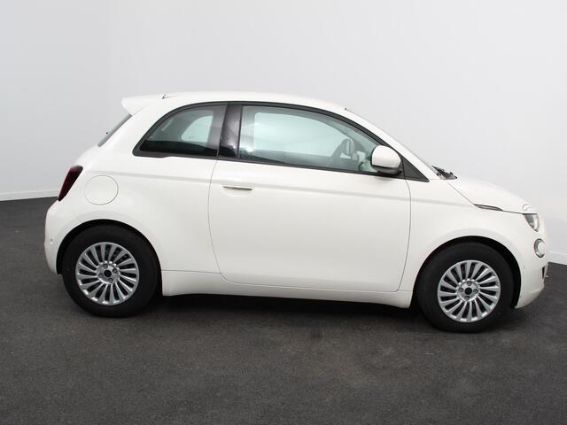 Fiat E-500 Berline 42 kWh Automaat Climate control Cruise control Achteruitrijcamera Led Navigatie Apple Carplay/ Android Auto