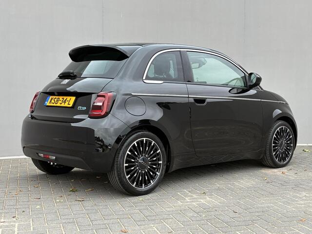 Fiat E-500 La Prima 42 kWh / SOH 94% / Apple Carplay/Android Auto / Achteruitrijcamera / Adaptieve Cruise Control / Lichtmetalen Velgen 17" / Navigatie / 3-fase / Snelladen /