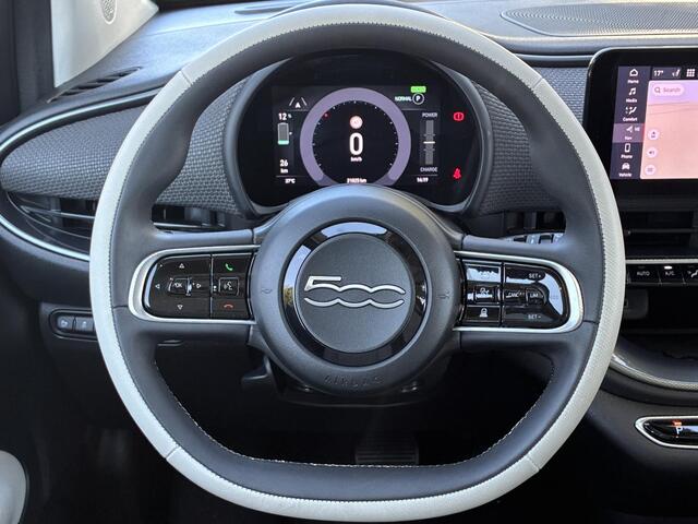 Fiat E-500 La Prima 42 kWh / SOH 94% / Apple Carplay/Android Auto / Achteruitrijcamera / Adaptieve Cruise Control / Lichtmetalen Velgen 17" / Navigatie / 3-fase / Snelladen /