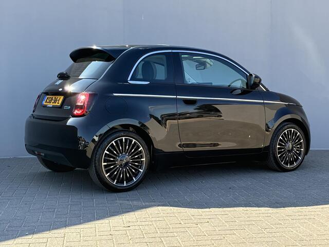 Fiat E-500 La Prima 42 kWh / SOH 94% / Apple Carplay/Android Auto / Achteruitrijcamera / Adaptieve Cruise Control / Lichtmetalen Velgen 17" / Navigatie / 3-fase / Snelladen /