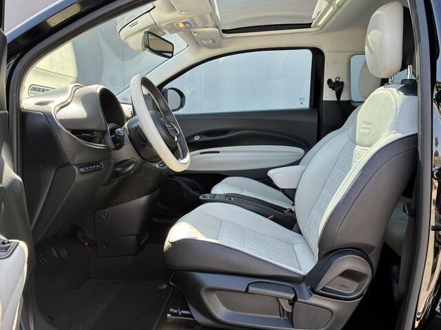 Fiat E-500 La Prima 42 kWh / SOH 94% / Apple Carplay/Android Auto / Achteruitrijcamera / Adaptieve Cruise Control / Lichtmetalen Velgen 17" / Navigatie / 3-fase / Snelladen /