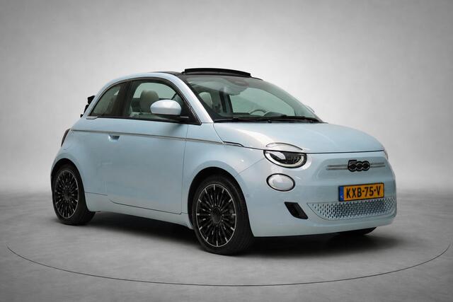 Fiat E-500 Cabrio La Prima by Bocelli 42 kWh | SoH 94,9% | Navigatie | Carplay | Camera | Stoelverwarming | JBL | Parkeersensoren