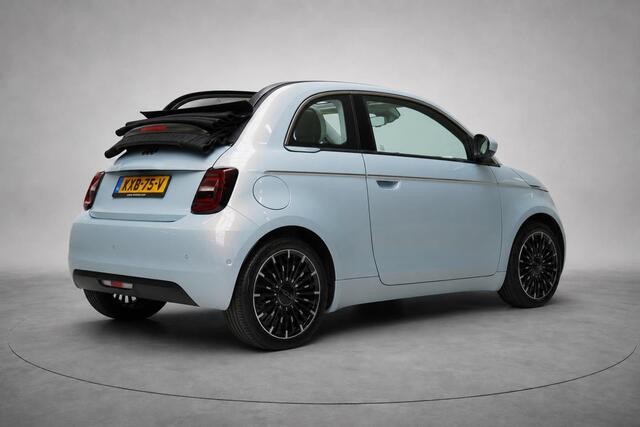 Fiat E-500 Cabrio La Prima by Bocelli 42 kWh | SoH 94,9% | Navigatie | Carplay | Camera | Stoelverwarming | JBL | Parkeersensoren