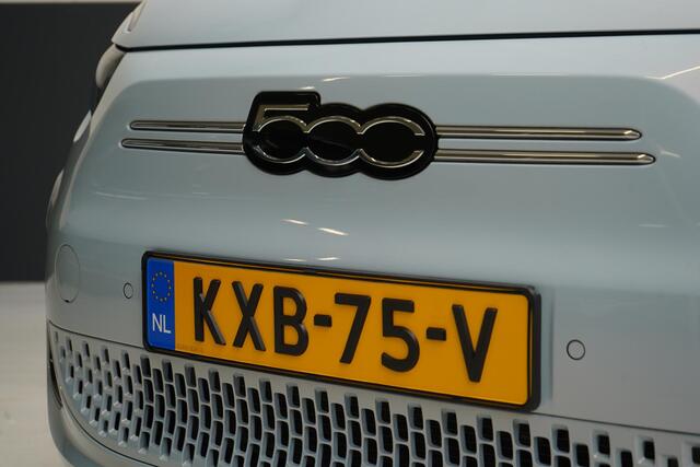 Fiat E-500 Cabrio La Prima by Bocelli 42 kWh | SoH 94,9% | Navigatie | Carplay | Camera | Stoelverwarming | JBL | Parkeersensoren