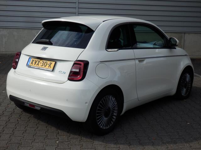 Fiat E-500 42 kWh Icon 42 kWh | SOH 96 % I Camera | Chroompakket | Park. sens. v+a I
