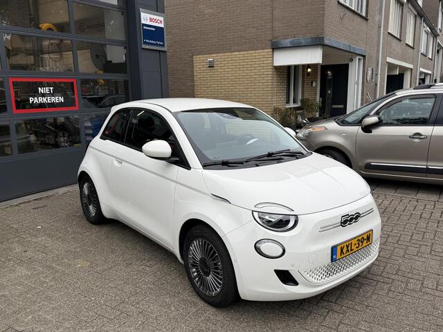 Fiat E-500 RED 42 kWh / Airco clima/ Apple carplay/ Cruise/ PDC/ Camera/ LMV/ Stoel verw