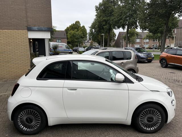 Fiat E-500 RED 42 kWh / Airco clima/ Apple carplay/ Cruise/ PDC/ Camera/ LMV/ Stoel verw