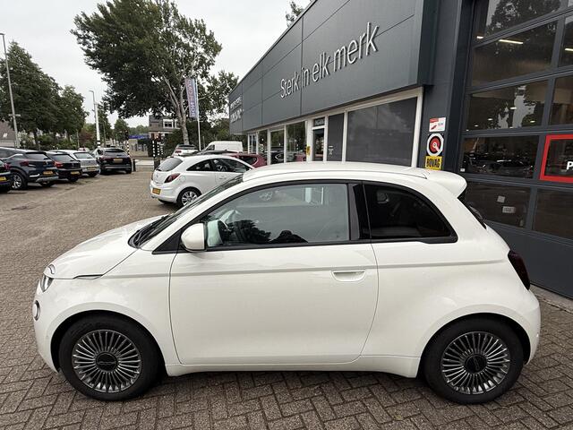 Fiat E-500 RED 42 kWh / Airco clima/ Apple carplay/ Cruise/ PDC/ Camera/ LMV/ Stoel verw