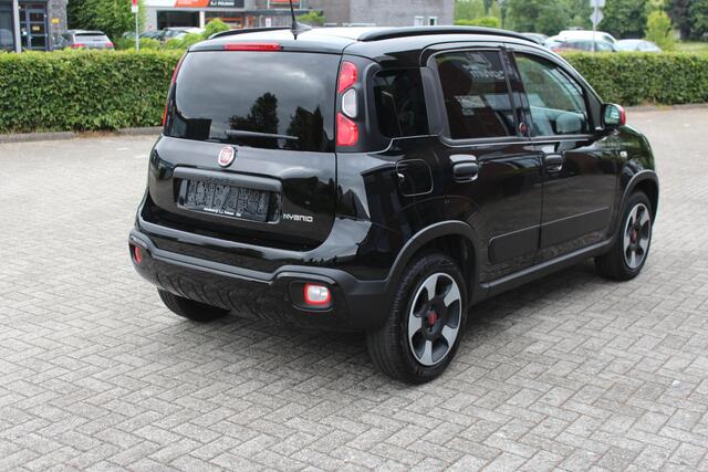 Fiat PANDA 1.0 Hybrid RED Cross Clima-Parkeersensoren-Bluetooth-Carplay