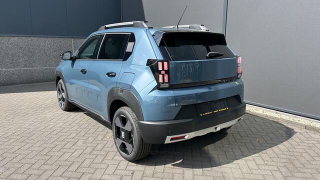 Fiat PANDA Grande La Prima 11 kW 44 kWh Airco - Achteruitrijcamera - Parkeersensoren voor en achter - Cruise control - Navigatiesysteem - Dakrails - Stuur multifunctioneel