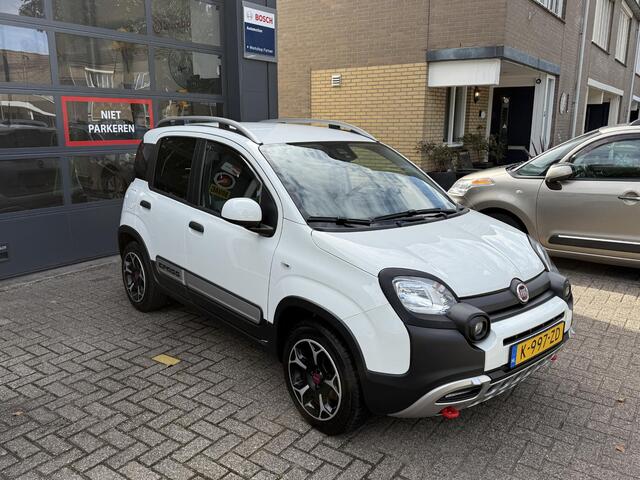 Fiat PANDA 1.0 Hybrid Cross / Airco clima/ Apple carplay/ PDC/ LED/ Trekhaak