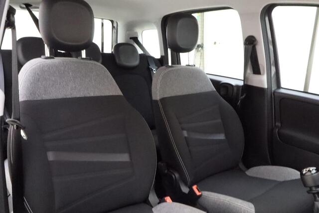 Fiat PANDA 1.0 Hybrid City Life | Navigatie via Carplay | 3 Zitplaatsen | Airco | Dakrails | Hoge instap | City functie | Metaallak | Electrische ramen