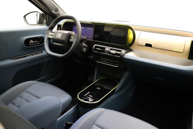 Fiat PANDA Grande La Prima 11 kW 44 kWh | NIEUW MODEL | Navigatie | Climate control | Camera | Hoge instap | Dakrails | Stoel- en stuurverwarming | verwarmbaar voorraam