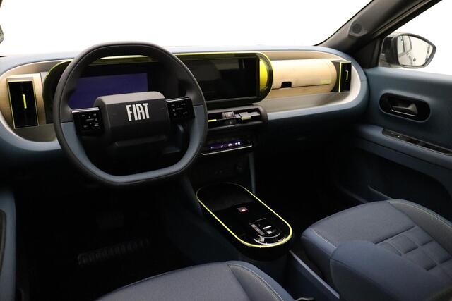 Fiat PANDA Grande La Prima 11 kW 44 kWh | NIEUW MODEL | Navigatie | Climate control | Camera | Hoge instap | Dakrails | Stoel- en stuurverwarming | verwarmbaar voorraam