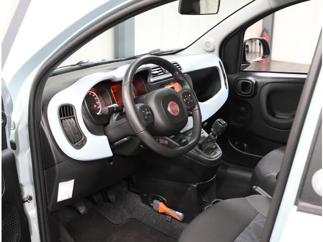 Fiat PANDA 1.0 Hybrid Launch Edition | Armsteun | DAB Radio | Parkeersensoren | Lederen Stuurwiel | Climate Control | Isofix | Goed Onderhouden! |