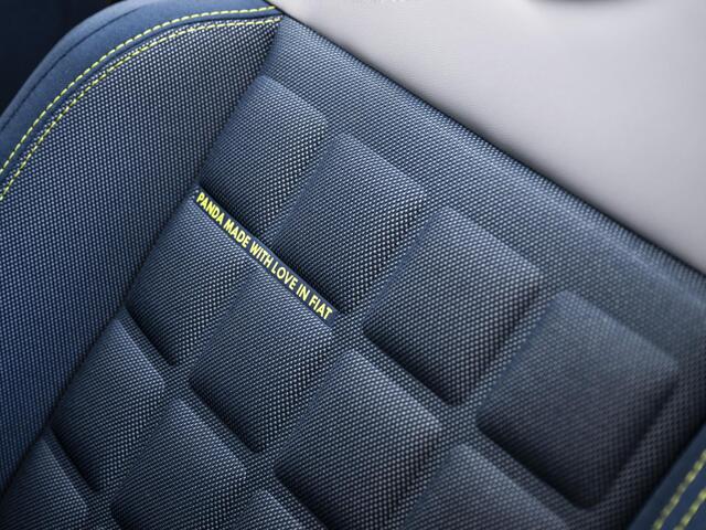 Fiat PANDA Grande La Prima 44 kWh | Uit voorraad leverbaar | Clima | Cruise | Camera | Apple Carplay | 17" | Navi | Winter Pack