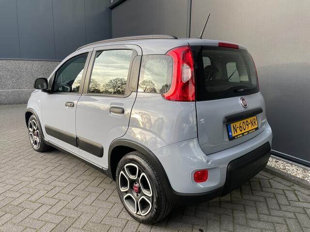 Fiat PANDA 1.0 Hybrid City Life Airco - Parkeersensoren achter - bluetooth - Dakrails - Radio - Centrale vergrendeling met afstandsbediening - Start/ stop systeem