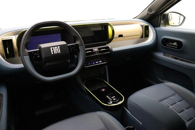 Fiat PANDA Grande La Prima 11 kW 44 kWh | Navigatie | Climate control | Camera | Draadloze telefoonlader | Extra getint glas | Dakrails | NIEUW MODEL